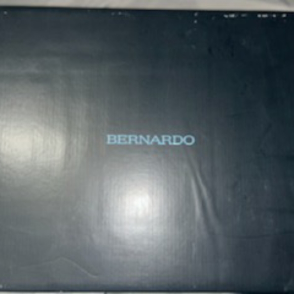 Bernardo Zina Rain boots size 7M navy EUC - Picture 3 of 10